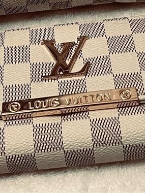 Inspired fashion handbag and Wallet Set in Cream and tan pristine condition ❤️LV